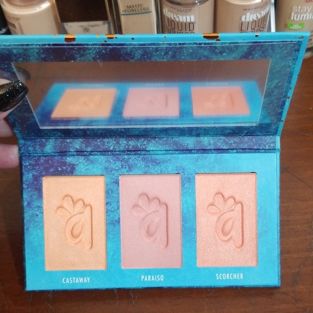 Makeup Bundle - Picture 5 of 5